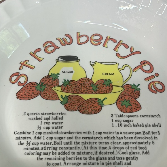 Vintage Strawberry Pie Baking Dish White Ceramic Bakeware Made in Korea - Picture 5 of 15